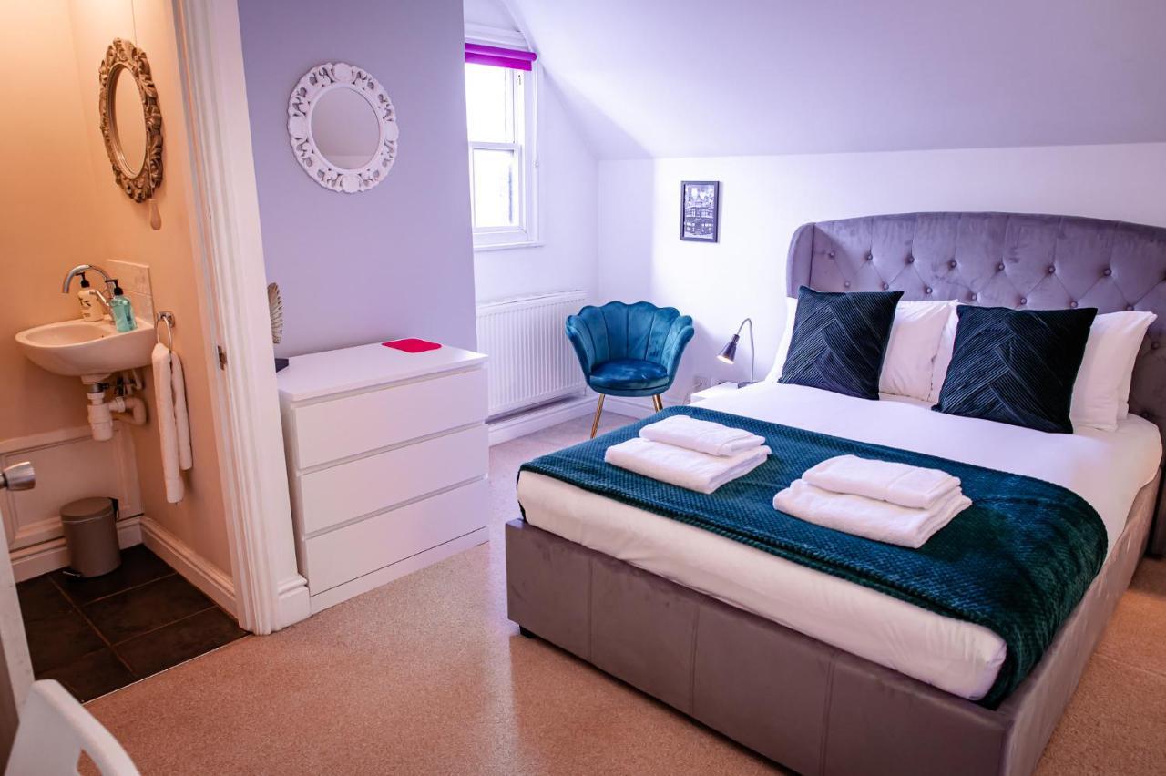 Lord Street - 2 Beautiful Apartments - Sleep Up To 14 Guests - By Rework Accommodation Chester Exterior photo