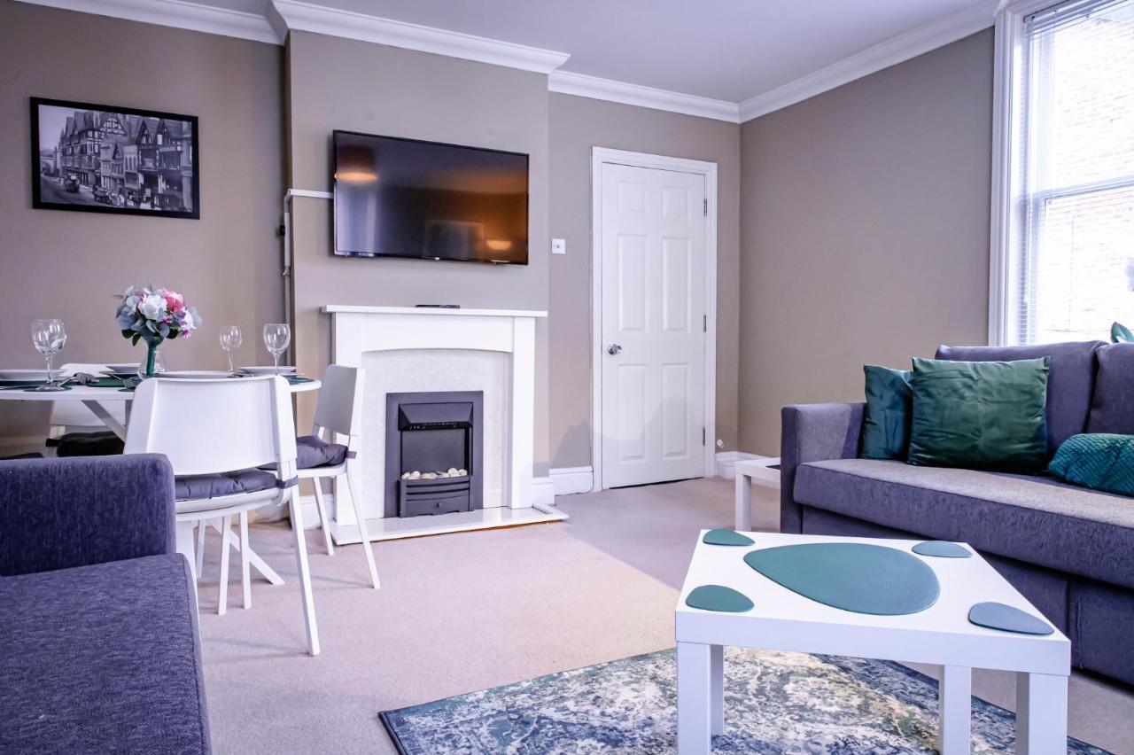 Lord Street - 2 Beautiful Apartments - Sleep Up To 14 Guests - By Rework Accommodation Chester Exterior photo