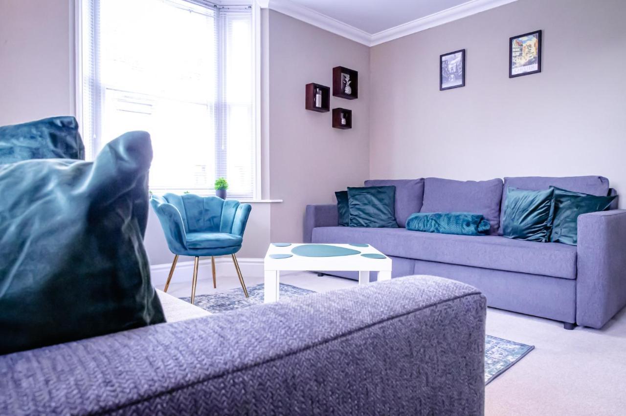 Lord Street - 2 Beautiful Apartments - Sleep Up To 14 Guests - By Rework Accommodation Chester Exterior photo