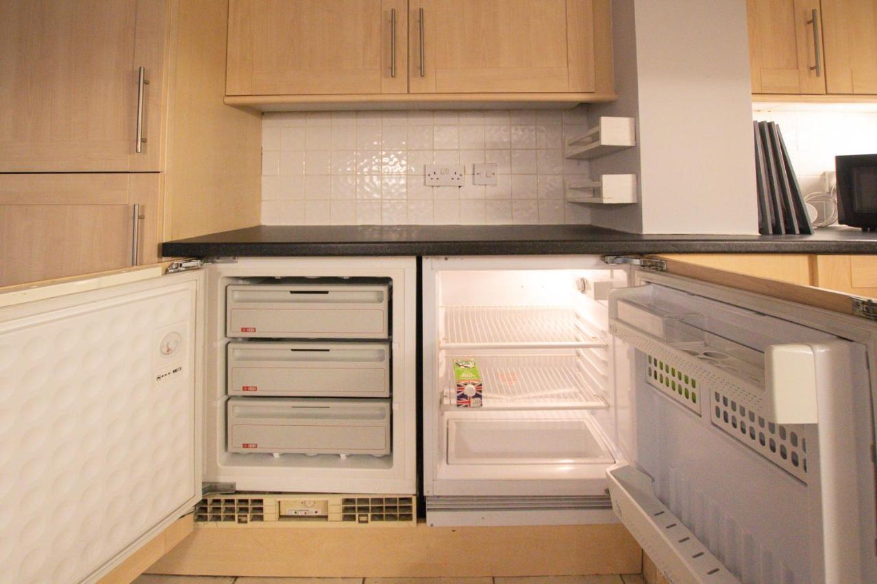 Lord Street - 2 Beautiful Apartments - Sleep Up To 14 Guests - By Rework Accommodation Chester Exterior photo