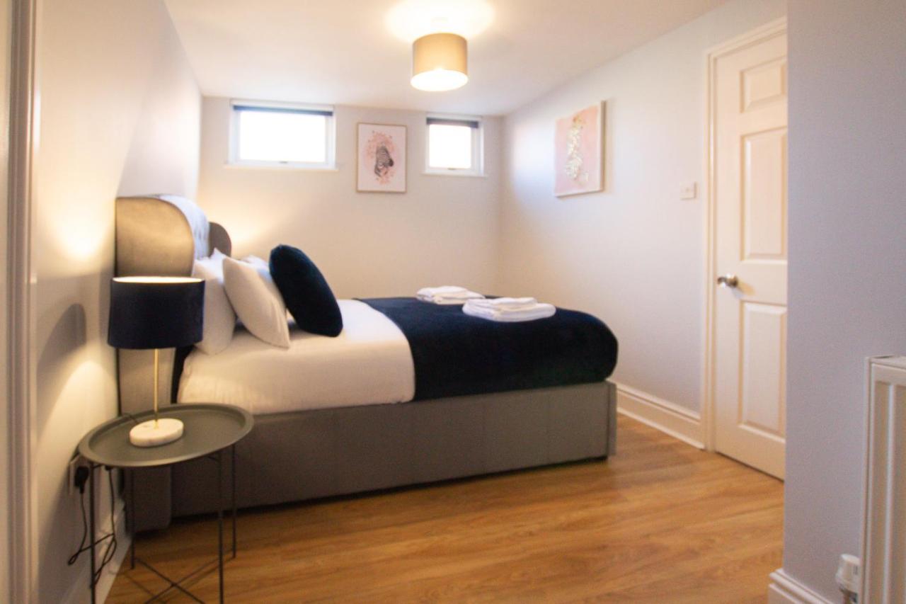 Lord Street - 2 Beautiful Apartments - Sleep Up To 14 Guests - By Rework Accommodation Chester Exterior photo