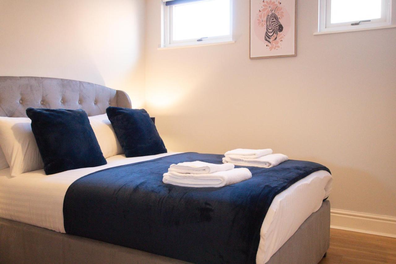 Lord Street - 2 Beautiful Apartments - Sleep Up To 14 Guests - By Rework Accommodation Chester Exterior photo