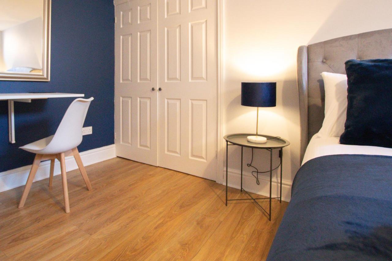Lord Street - 2 Beautiful Apartments - Sleep Up To 14 Guests - By Rework Accommodation Chester Exterior photo